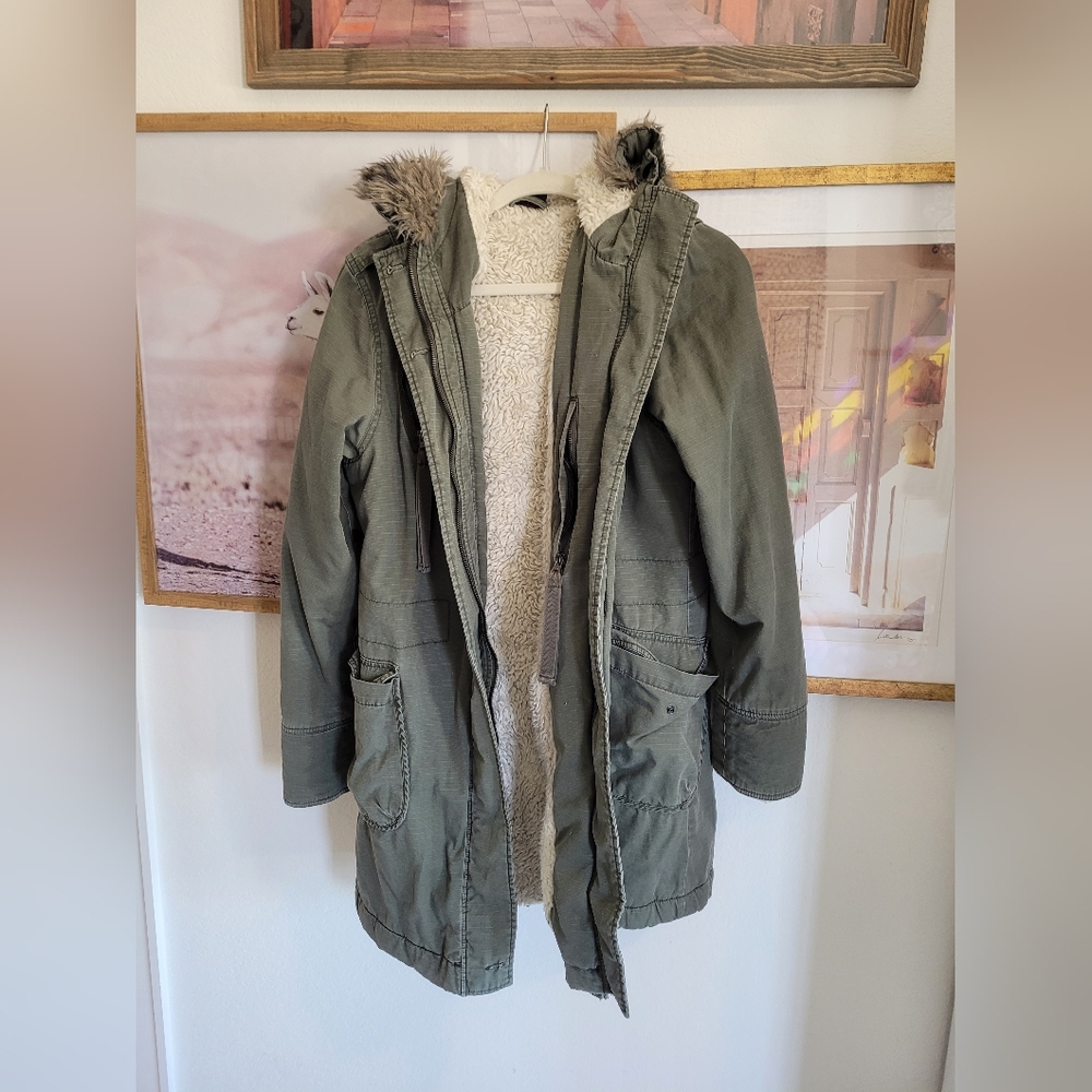 BENCH WINTER COAT MILITARY STYLE WITH FAUX FUR LINED SIZE LARGE
